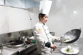 原来正宗的酸辣大白菜这样做？没想到技巧真简单，连汤汁都能拌饭视频封面