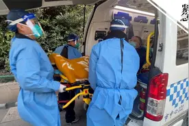 跟拍上海120急救车队：人满为患病床紧缺，医生每天工作约14小时视频封面