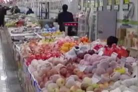 北京：地下空间变成便民“菜篮子”，老人出行购物更便捷视频封面