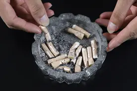 把烟头和白酒泡在一起，没想到这么厉害，解决了很多人家里的烦恼