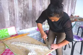妈妈手擀面切的那叫一个地道，尖椒茄子肉丝卤，这才是最正宗做法视频封面