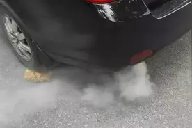车子跑一会冒大量白雾 为什么一会就没了？视频封面