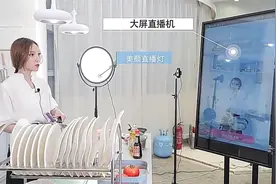 网红直播触摸大屏幕显示器手机无线投屏同屏竖屏显示屏抖音互动视频封面