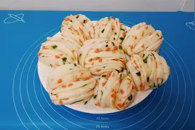 花卷好看又简单的做法，从和面到手法慢动作讲解，暄软好吃又多层