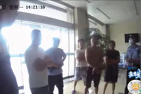 12岁男孩开车上高速 带着妹妹狂奔200里视频封面