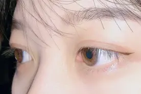 亲测眼线液笔和眼线胶笔，你中意哪种，新手小白也能完美上手！