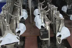 美国拒绝批准进口中国KN95口罩 外交部回应视频封面