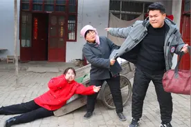 妻子瘫痪，丈夫不给治送回丈母娘家，3年后妻子痊愈，丈夫回来了视频封面