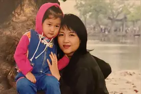 妈妈也是美人！关晓彤晒出母女旧时合照显温馨