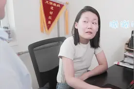 小伙上课玩手机被没收，老师用这个理由拒绝还给他，小伙听后哑口无言！视频封面