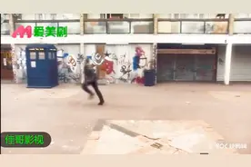 男子幸亏跑的快，及时赶到跟女孩的父母解释，一部时间旅行英剧