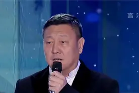 韩磊献唱《在此刻》，嗓音浑厚大气，让人百听不厌！视频封面