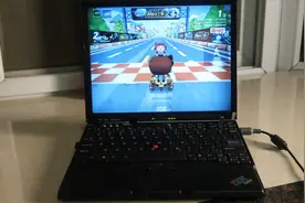 07年的笔记本居然还能玩20年的网游大作ThinkPadX61第一人称拆机