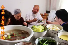 小罗买1根猪蹄，配香菇豆腐给媳妇做月子餐，肥而不腻看得流口水视频封面