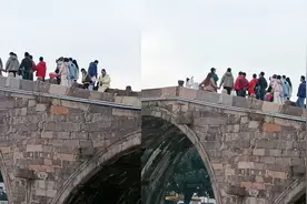 网曝杭州某景区被网红占桥堵路一小时，景区：接到反馈正在调查视频封面