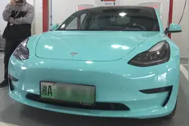 女子买来特斯拉20天出现两次故障 4S店的回应让她很是受伤视频封面