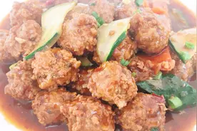 红烧肉丸子怎么做好吃？教你一招，炸完再红烧，看着就饿了视频封面