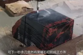 水刀的威力有多大？用水刀切开黑曜石，场面太神奇了！视频封面