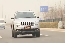 广汽菲克第一台国产车全新Jeep自由光，与进口自由光区别并不大！