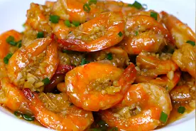 蒜蓉大虾最好吃的做法，蒜香浓郁，味道鲜美，越吃越过瘾