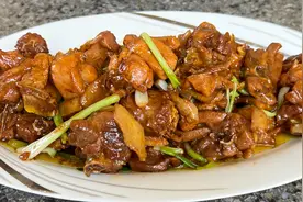 鸡肉不要再白切了，试试这个黄豆酱焖鸡，味道太香了视频封面