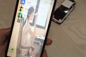 微信这样设置，就能把微信界面变“透明”，让朋友羡慕去吧视频封面