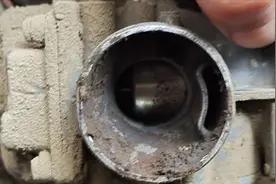 踏板摩托车骑行顿挫感，最大的原因风门这里，师傅教你一招修理视频封面