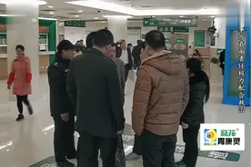 急诊室故事：男子惨遭大车轧过双腿，医生争分夺秒全力救治！视频封面