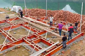 上午打完地梁下午下雨，运气真好水都不用浇，框架这样打好稳的很视频封面