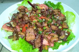 超解馋的香煎孜然五花肉，搭配生菜番茄，下酒又下饭视频封面