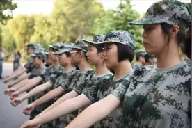 军训的教官都是从哪来的，为何军训一结束就匆匆地离开？