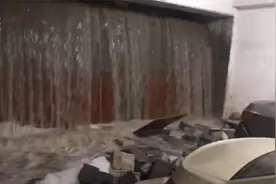 江苏无锡一小区地下车库惊现瀑布 物业：围墙倒塌雨水倒灌所致视频封面