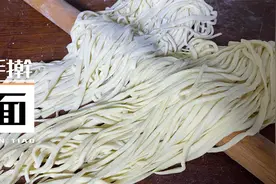 手工面食谱｜面条怎么做好吃？3个要点，做出筋道煮不断的手擀面视频封面