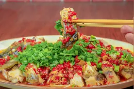 厨师长做剁椒鱼块真地道，详解鱼肉入味关键技巧，比饭店的好吃视频封面
