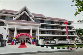 中国援建老挝一所新学校，建筑面积7793平方米,老挝人赞不绝口！视频封面