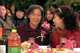 婆婆来了：婚礼上，儿媳改口叫农村婆婆，婆婆拿出改口费瞬间惊了视频封面