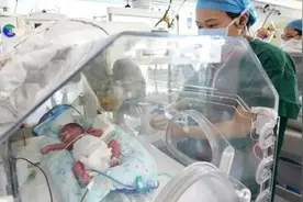 山东早产5胞胎产妇丈夫称压力大：要开工程车养活一家七口视频封面