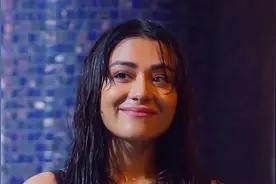 漂亮富婆倒追穷大学生，做梦都梦不到的事，竟真的发生了视频封面