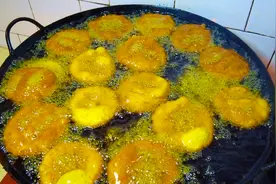 五泉山景区里的农家特色小油饼表皮香脆满口留香－妈妈的味道