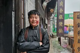 跳出16年老本行，前反诈警官老陈开拍电影：角色从捕头变恶人视频封面