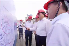 王忠林调研四环线、武汉至大悟高速建设视频封面