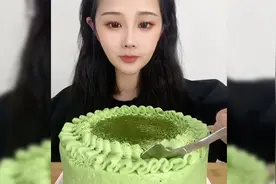 抹茶巧克力熔岩千层蛋糕，女孩子的最爱 ，能吃上一口太满足了！