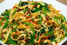 我家菠菜从不做汤，加2张干豆腐，教你过年必备下酒菜，比肉还香视频封面