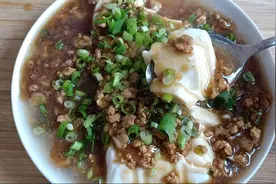 一盒内酯豆腐加2个鸡蛋这样做，鲜香滑嫩，营养好吃又补钙