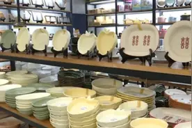 瓷器实体店竟被用作直播带货背景，平台：录播行为违规，将处罚视频封面