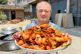 1170买15斤罗氏虾，个个满膏带黄，做香辣虾十几人吃满嘴油视频封面