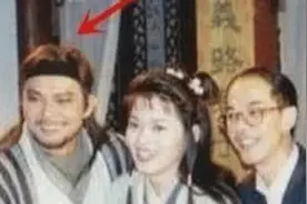 乔峰为什么总是戴着帽子？黄日华卸下帽子后：抱歉我没忍住！视频封面