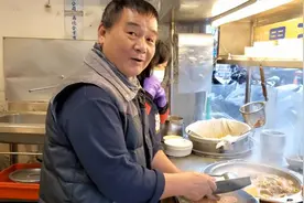 台北50年老店，黑白切米粉汤，超级好吃，老板亲自讲述好吃的秘诀视频封面