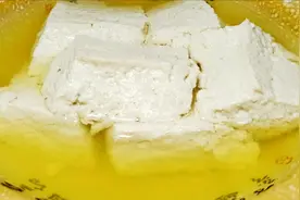想吃豆花？自己做，一斤黄豆7斤水，简单的出滑嫩诱人的豆花！视频封面