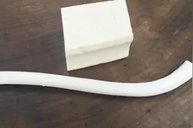 一根大葱一块豆腐，教你做鲜嫩爽口的大葱拌豆腐，口感滑嫩还营养视频封面